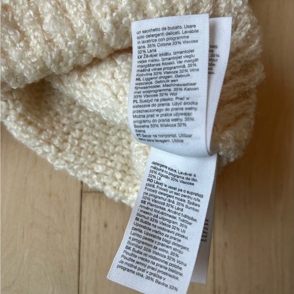 NWT Paris Atelier & Other Stories Cream Sweater w/ Strawberry Embroidery Large - Picture 7 of 12